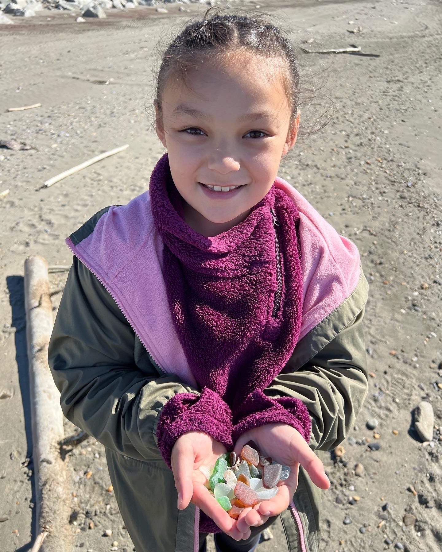 BenJen-2024VillageLife-girlbeachcombingglassstarfish BenJen-2024VillageLife-girlbeachcombingglassstarfish